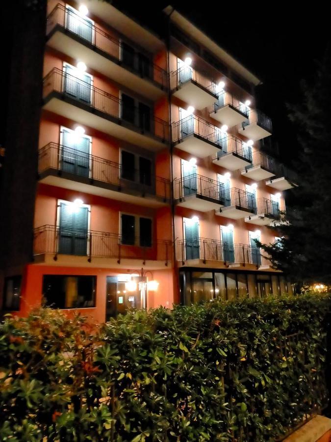 Hotel B&B Des Bains 米兰马瑞提那 外观 照片