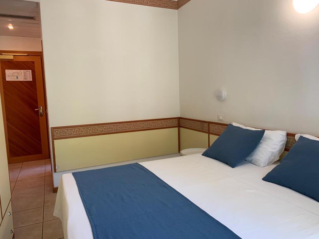Hotel B&B Des Bains 米兰马瑞提那 外观 照片